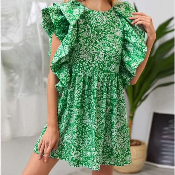 Dresses & Skirts - Green Floral Ruffle Dress
